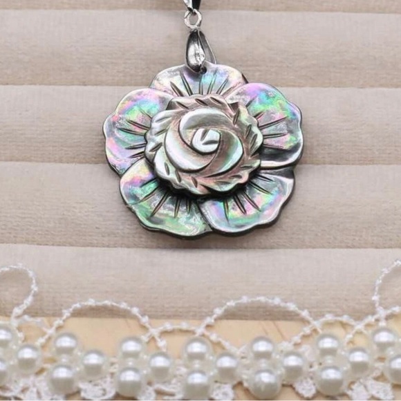 “Rose of the Ocean” Abalone Seashell Carved Iridescent Flower Brooch or Necklace - Picture 4 of 16